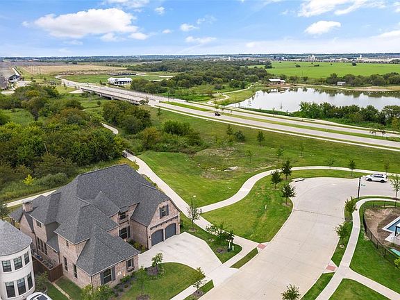 2nd image of 1501 Langford Ln