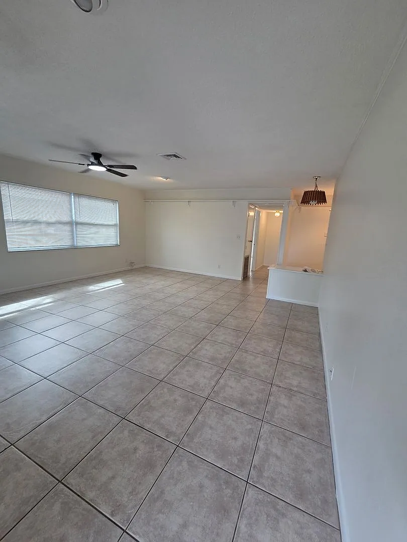 Three Bedroom Home In Jungle Terrace Neighborhood — Photo 3