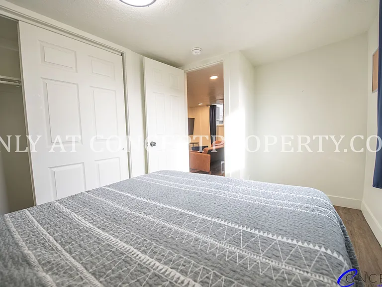 285 E Whitlock Ave — Photo 9