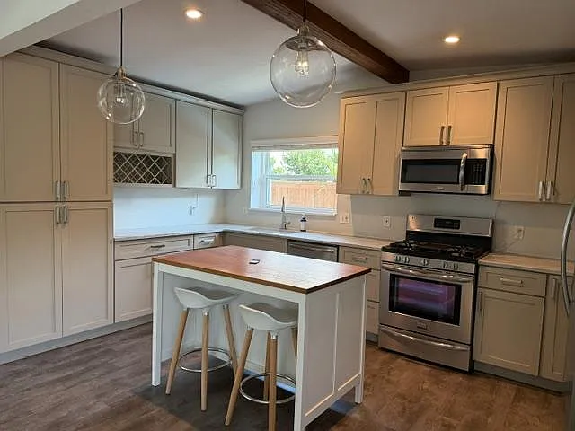 2252 Howard Drive — Photo 3