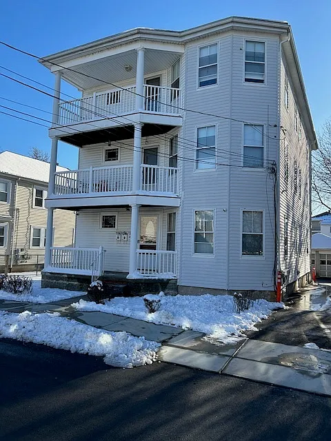 2 bed, 1000 sqft, $2,400 — Photo 1