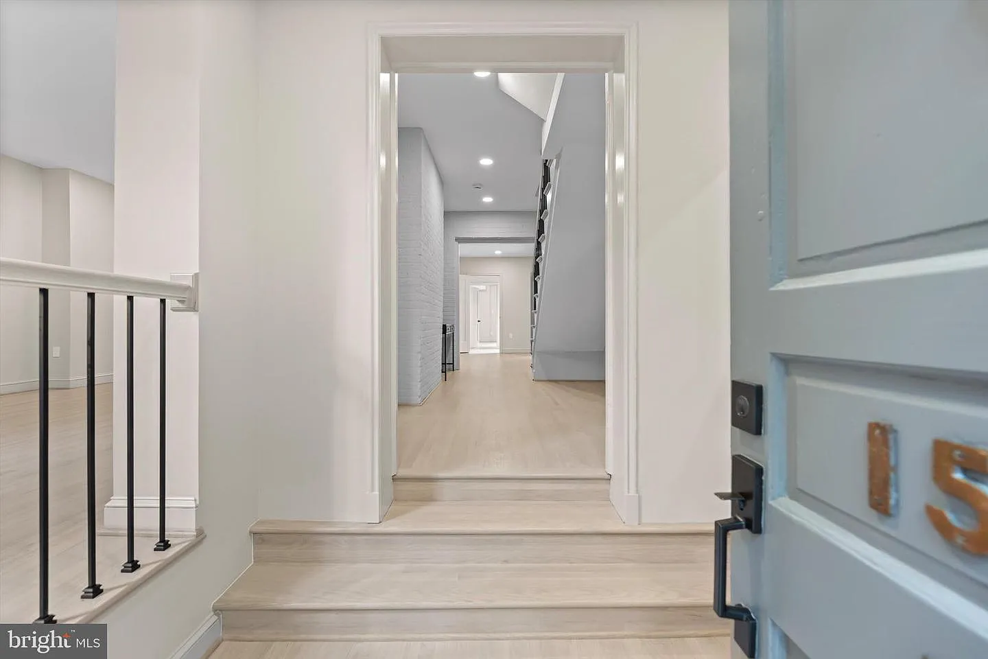7 bed, 6777 sqft, $14,000 — Photo 2