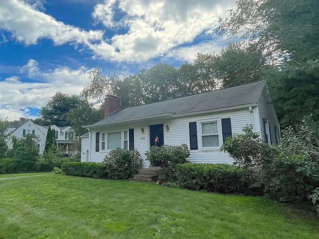 2 bed, 1.0 bath, 1036 sqft, $3,200 — Photo 3