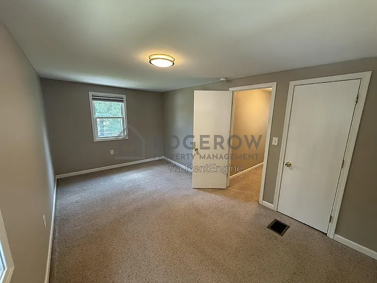 1240 Emerald Ave NE — Photo 10