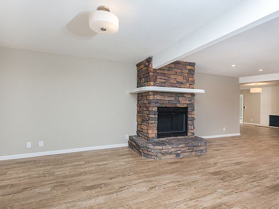 3rd image of 780 Butterfield Ln