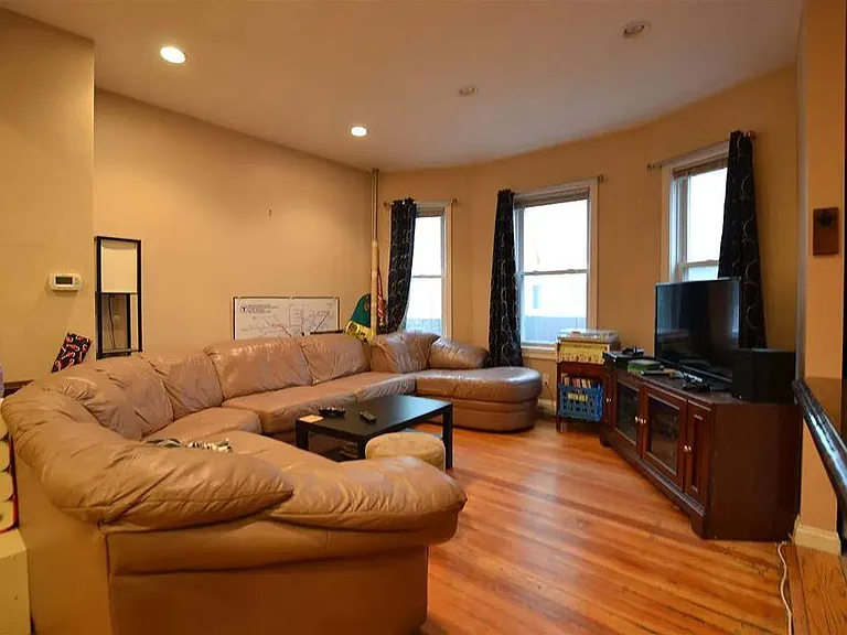 8 Montfern Ave — Photo 5
