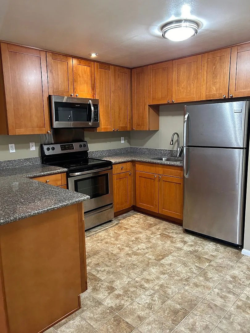 Bright Open Floor Plan One Bedroom Apartment — Photo 3