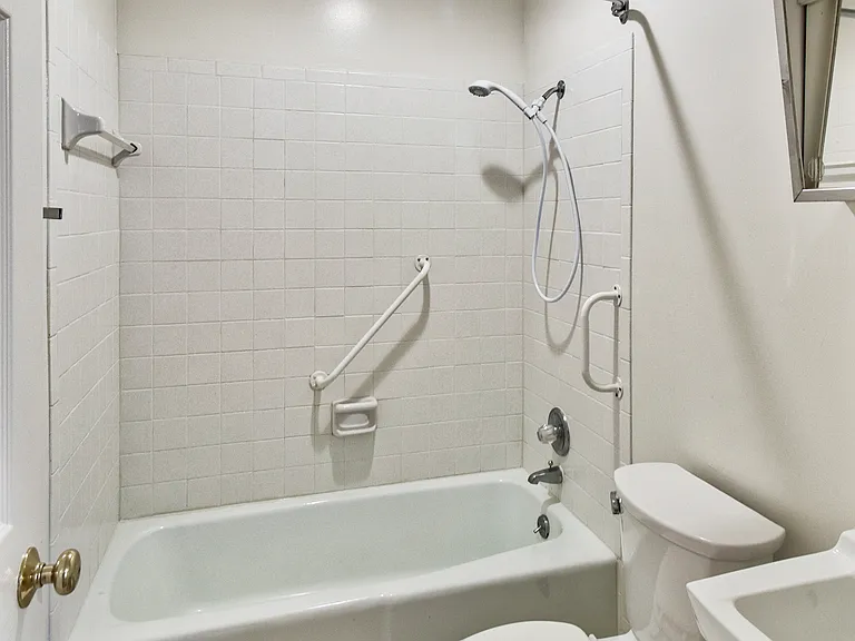 Colony Terrace Apartments — Photo 13