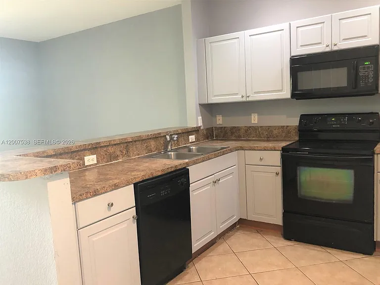 8209 SW 25th Ct — Photo 9