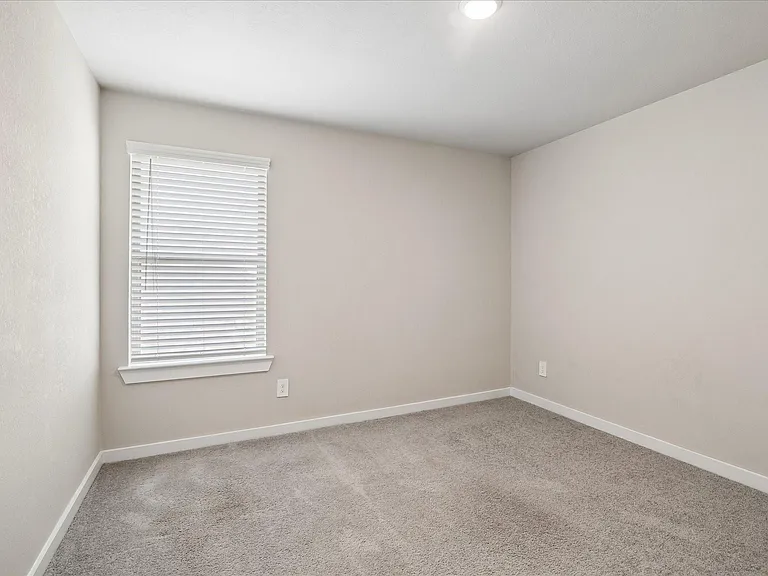 21759 Thicket Point Ln — Photo 4