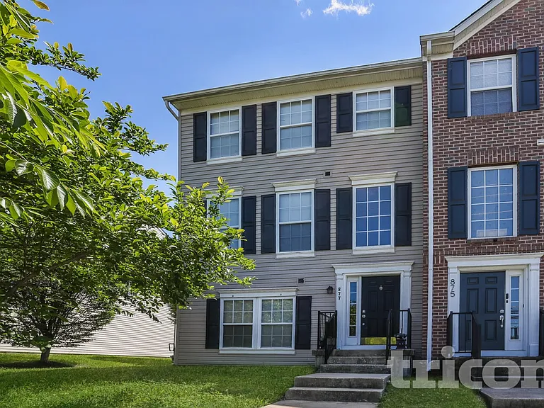 877 Middle River Rd — Photo 1