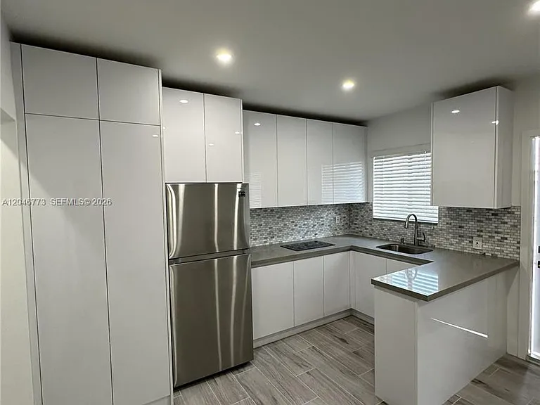551 SW 57th Ave #2 — Photo 1