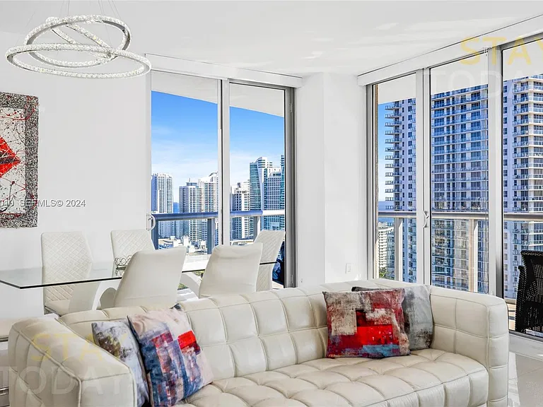 2600 E Hallandale Beach Blvd — Photo 2