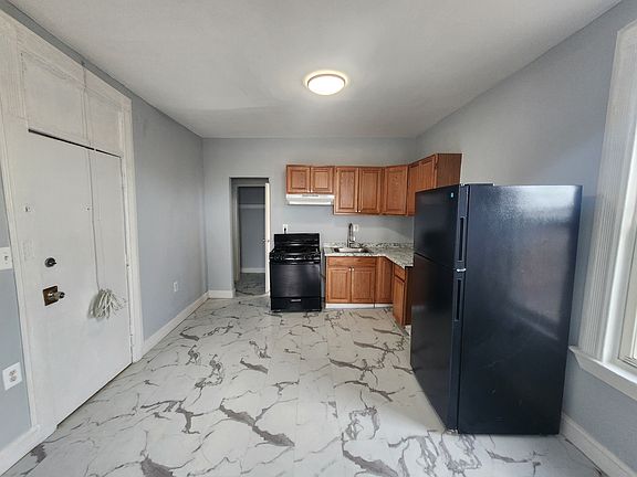 3rd image of 239 Freeway Dr #12