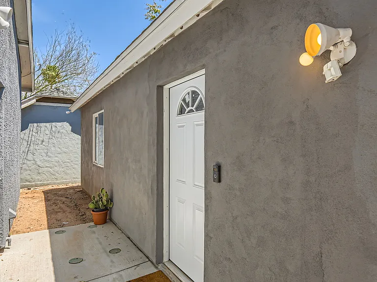 2233 E Sheridan St #2 — Photo 4