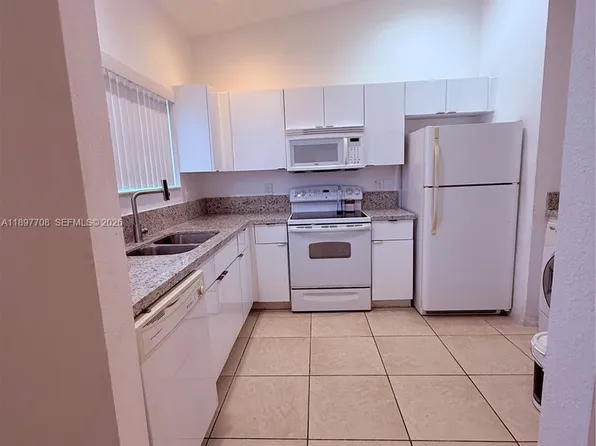 3820 SW 48th Ave #E-31, Pembroke Park, FL 33023