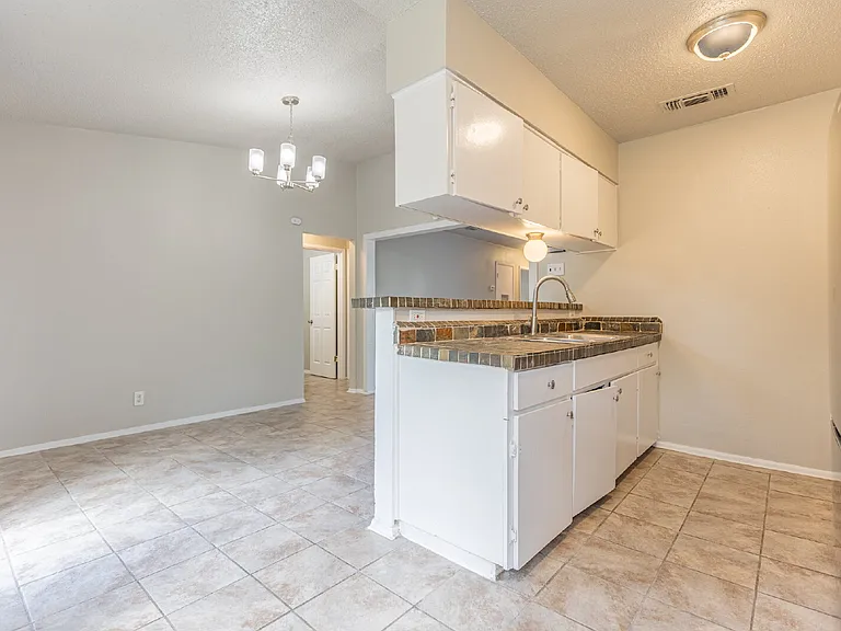 2306 Fairhill St — Photo 12
