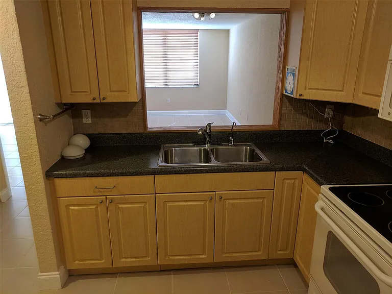 1250 NE 125th St #312C — Photo 23