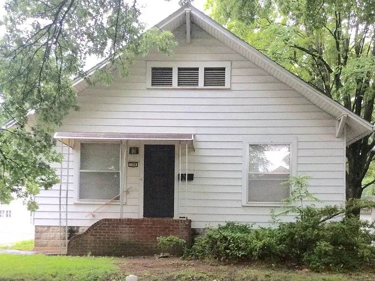 109 W Lindburg St — Photo 1