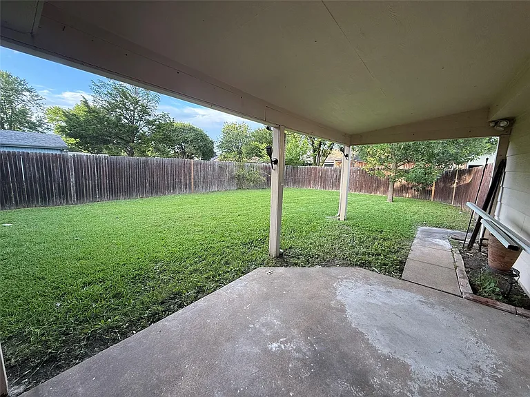 2834 Naples Dr — Photo 17