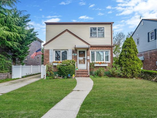 8429 258th Street, Floral Park, NY 11001