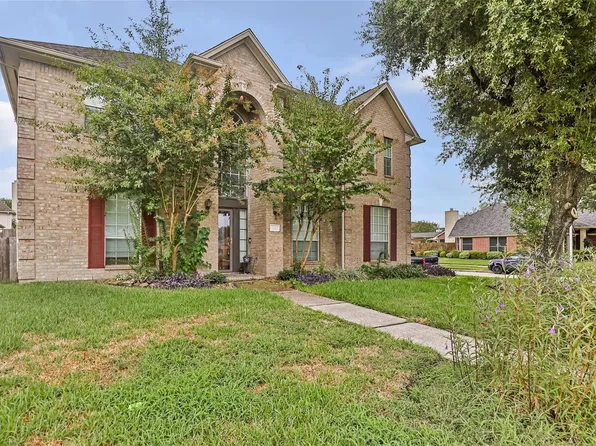 1831 Country Club Cove Dr, Baytown, TX 77521