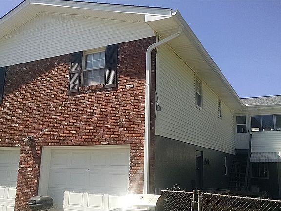 3rd image of 7628 Sagefield Dr
