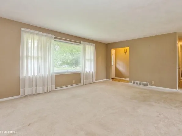 3980 Laukus Ln, Saint Joseph, MI 49085
