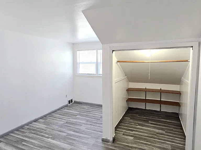 1123 Edmund Ave — Photo 11