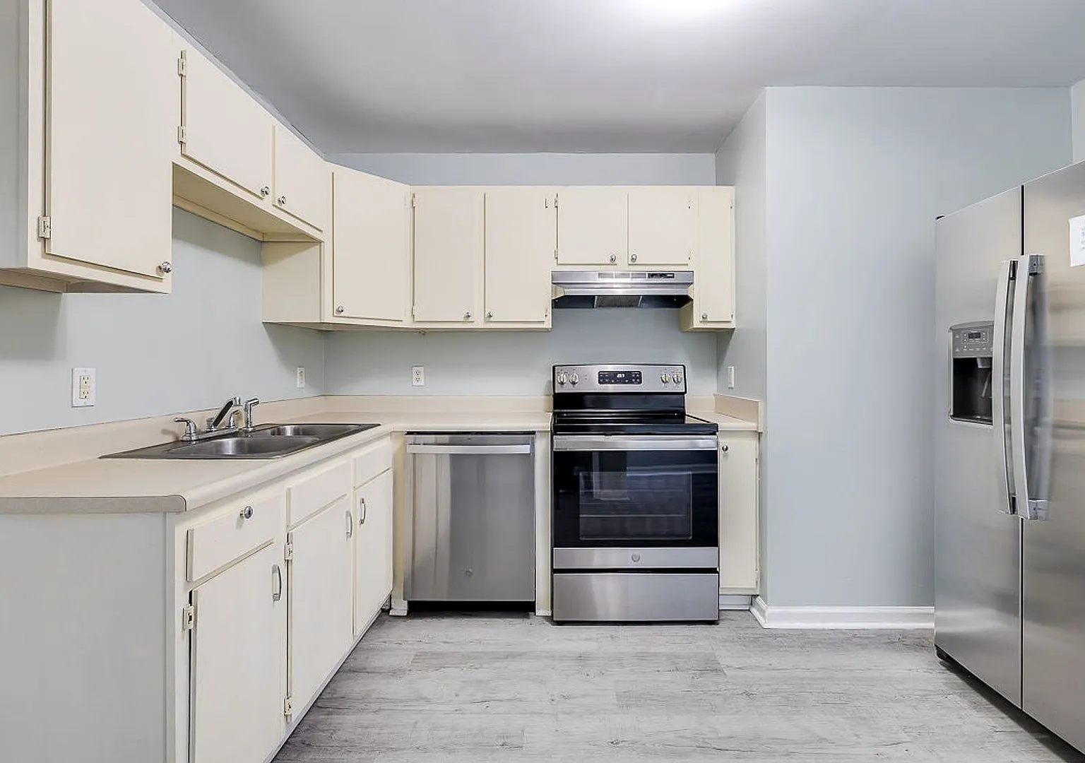 Charming 2BR Duplex with Spacious Yard in Springfield — Photo 2