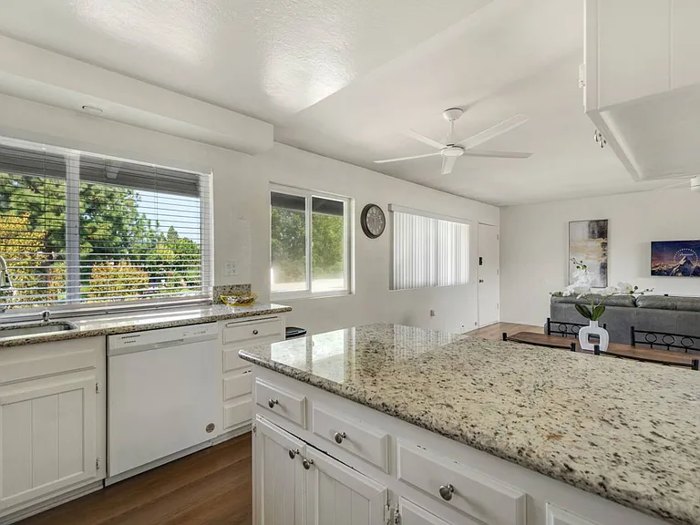 418 Nobel Ave #D — Photo 15