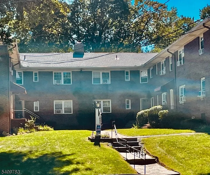 152 Belleville Ave #14