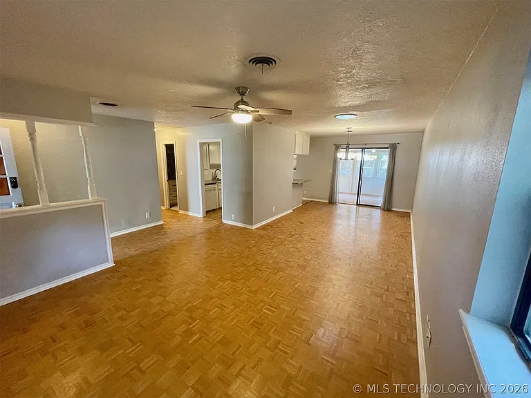 1626 Beverly Hills St — Photo 2