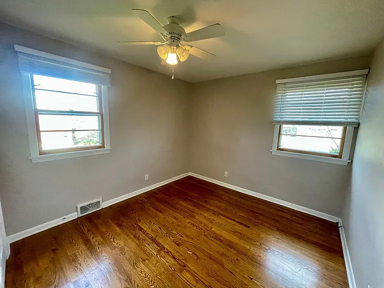 727 Sandusky Dr — Photo 11