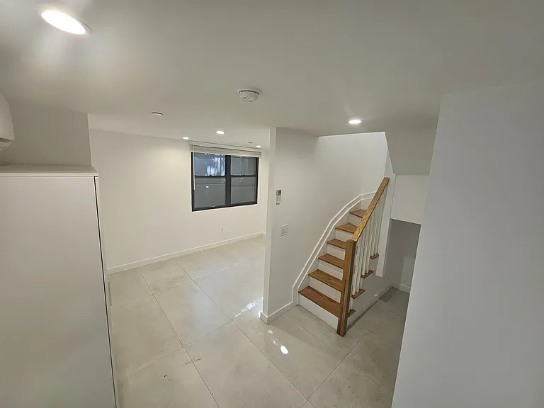 722 Hinsdale St #1A — Photo 4