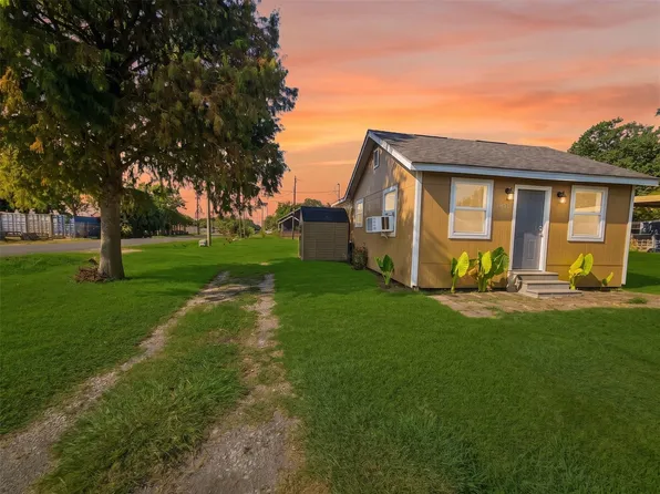 3440 Texas Ave, Texas City, TX 77590