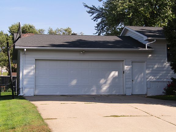 2nd image of 910 E 2nd St