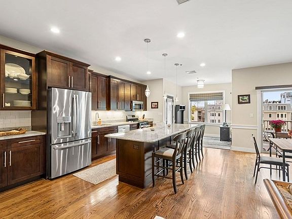 5th image of 645 Front St Unit 1810
