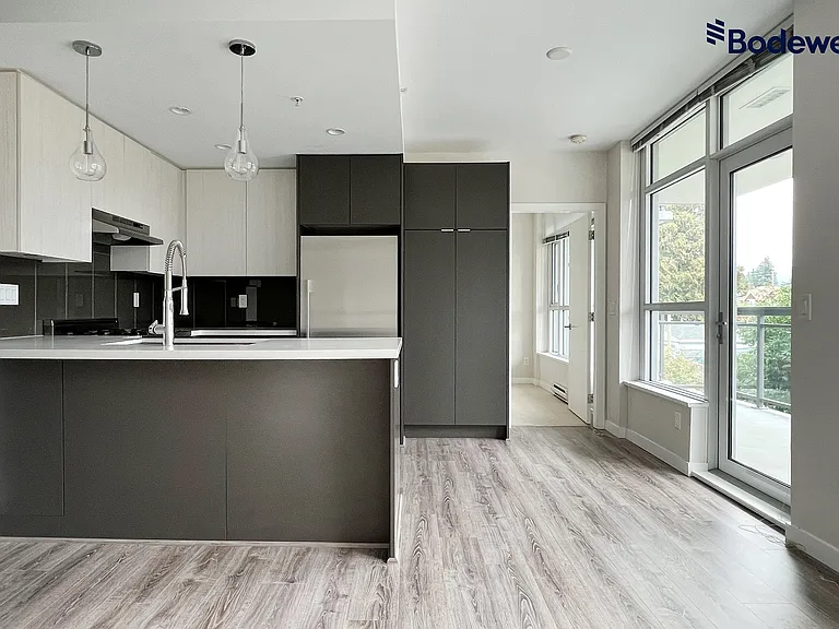 711 Breslay St #301 — Photo 2