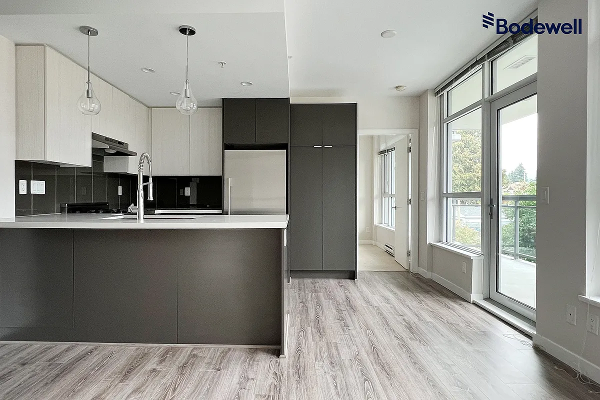 Building Photo - 711 Breslay St #301