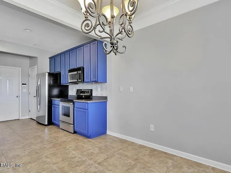11225 N Castlemain Cir — Photo 12