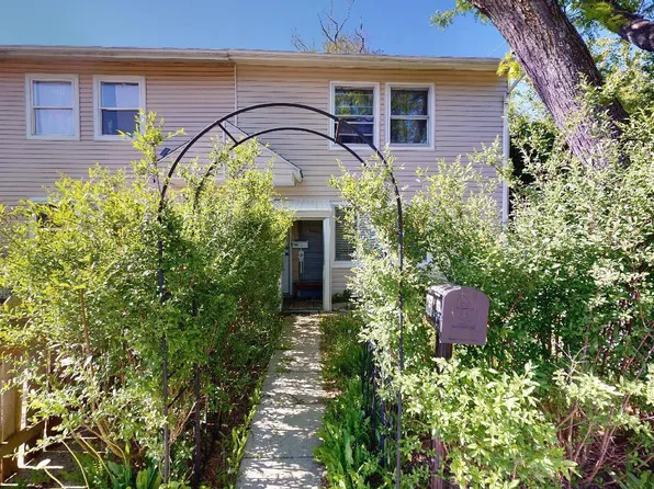 1725 Richard E Bush Ct, Waukegan, IL 60085