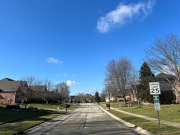 5th image of 404 Fox Ln
