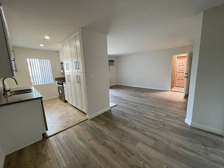 Bentley Apartments LLC — Photo 4