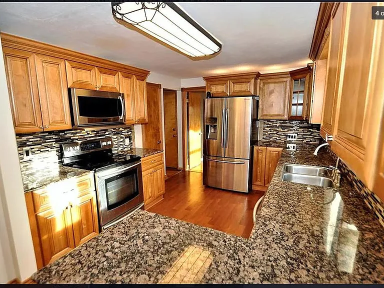 109 Thomas Rd — Photo 4