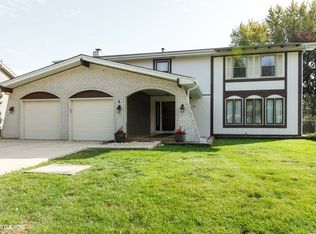 2414 Flambeau Dr, Naperville, IL 60564