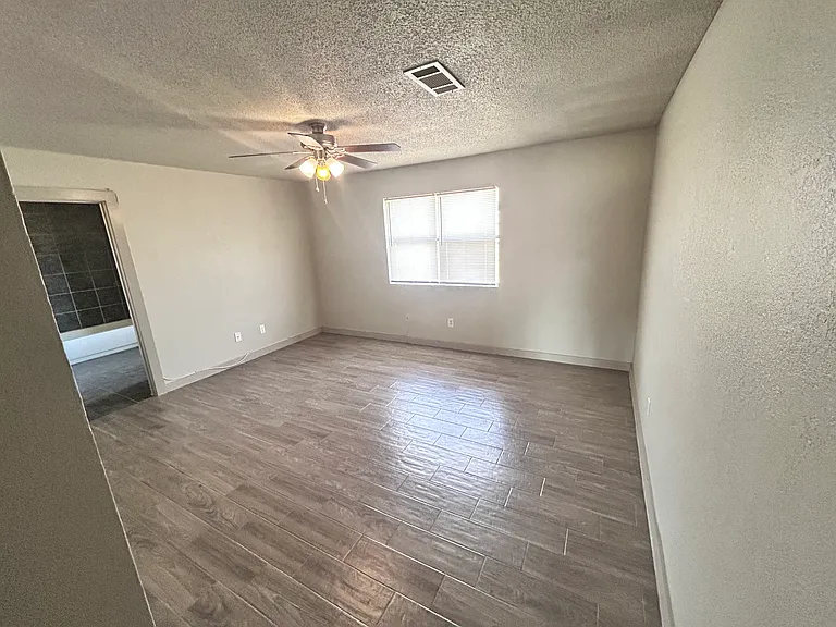 5001 Greenlee Dr — Photo 10