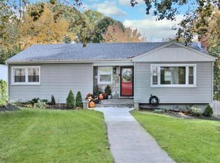 5 Pepperidge Rd, Trumbull, CT 06611