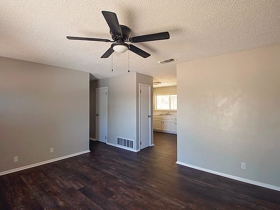 902 S 40th - Living2_08252022