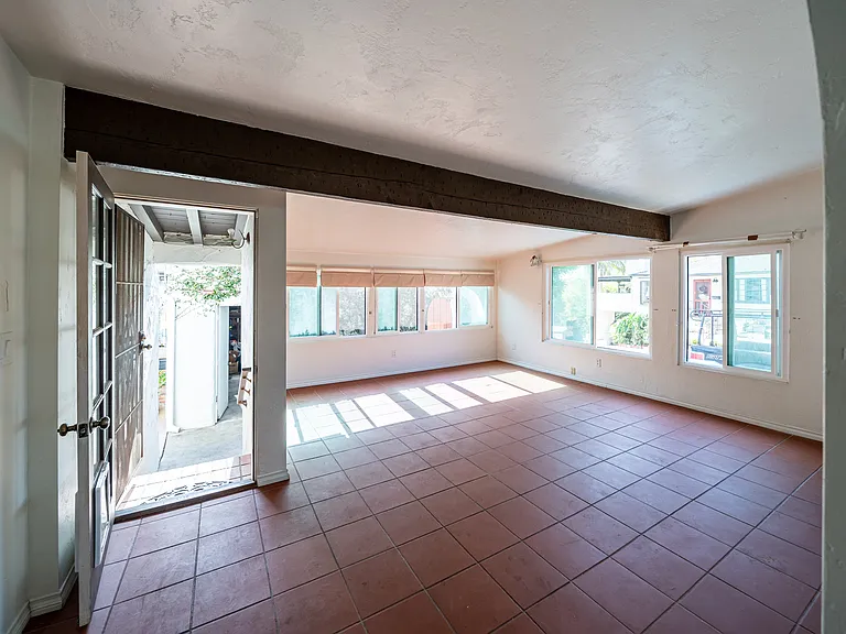 3605 Dove Ct — Photo 4